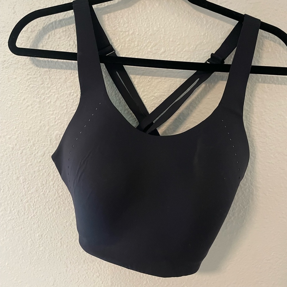 Black Lululemon sports bra
